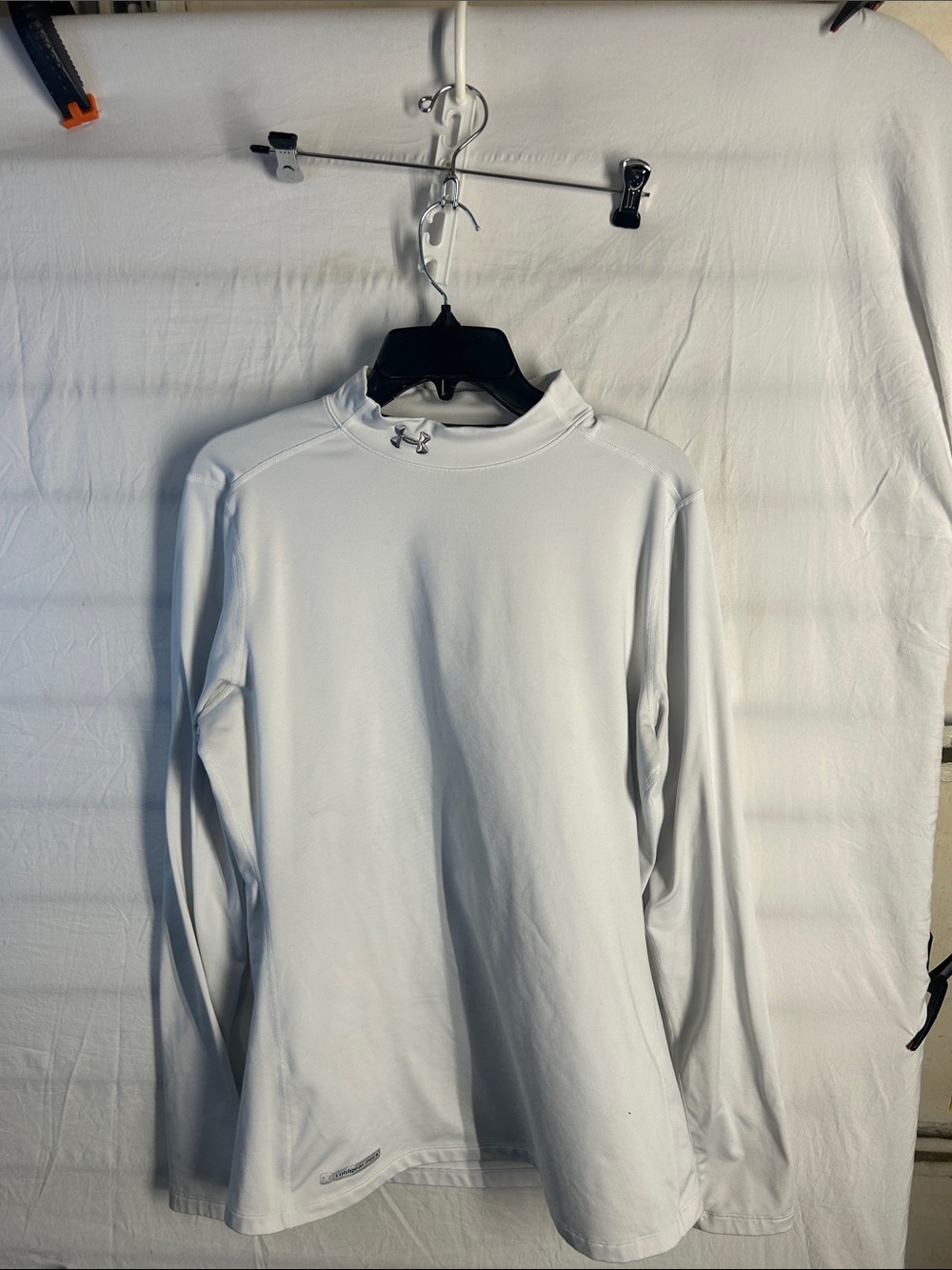 Under Armour White Women’s Long-Sleeve Performance Top